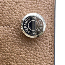 Load image into Gallery viewer, HERMES Dogon Beige de Weimar Togo Leather
