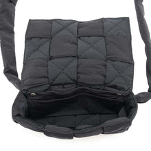 将图像加载到图库查看器中，Bottega Veneta Padded Cassette Cross Body Bag Black679763 Nylon
