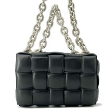 将图像加载到图库查看器中，Bottega Veneta Chain cassette Black631421 Lambskin
