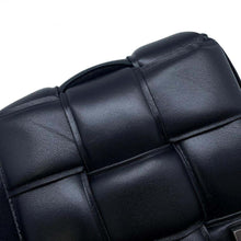 将图像加载到图库查看器中，Bottega Veneta Chain cassette Black631421 Lambskin
