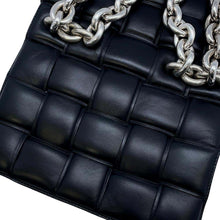 将图像加载到图库查看器中，Bottega Veneta Chain cassette Black631421 Lambskin
