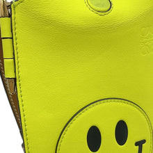 将图像加载到图库查看器中，LOEWE Gate Pocket Smiley Yellow Leather
