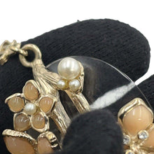 将图像加载到图库查看器中，CHANEL Camellia Flower Gripoa CC Logo Necklace Champagne Gold/Beige Gold Plated
