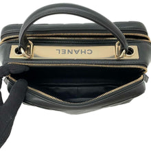 将图像加载到图库查看器中，CHANEL Chevron Bowling Bag Black Lambskin
