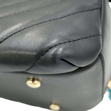 将图像加载到图库查看器中，CHANEL Chevron Bowling Bag Black Lambskin
