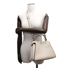 将图像加载到图库查看器中，FENDI Peekaboo Iconic Essential Beige8BN302 Leather
