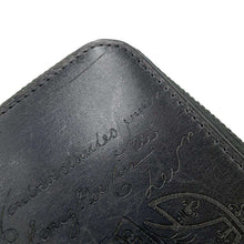 将图像加载到图库查看器中，Berluti Itauba long zip wallet Navy Leather
