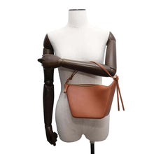 Load image into Gallery viewer, LOEWE Hammock Hobo Bag TanA538G13X01 Leather Size Mini
