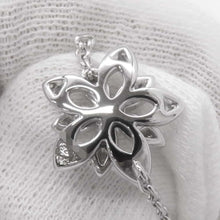 将图像加载到图库查看器中，Van Cleef &amp; Arpels Lotus Bracelet Mini ModelVCARP1AB00 18K White Gold
