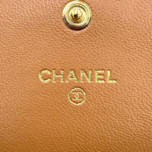 将图像加载到图库查看器中，CHANEL CHANEL19 flap wallet BrownAP0953 Lambskin
