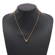 将图像加载到图库查看器中，LOUIS VUITTON Necklace ・ Essential V GoldM61083 Metal
