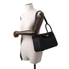 将图像加载到图库查看器中，HERMES Lindy Black Taurillon Clemence Size 26
