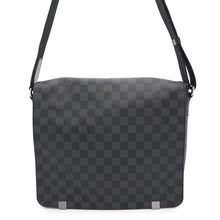 Load image into Gallery viewer, LOUIS VUITTON District NM NoirN41029 Damier Graphite Size MM
