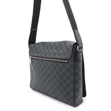 Load image into Gallery viewer, LOUIS VUITTON District NM NoirN41029 Damier Graphite Size MM
