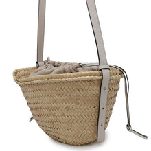 将图像加载到图库查看器中，LOEWE Drawstring bucket bag Natural/WhiteA223222X01 Raffia Leather
