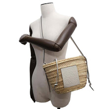 将图像加载到图库查看器中，LOEWE Drawstring bucket bag Natural/WhiteA223222X01 Raffia Leather
