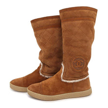 Load image into Gallery viewer, CHANEL Matelasse MoutonBoots CamelG26557 Suede Mouton Size 36
