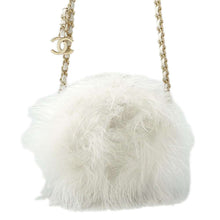 将图像加载到图库查看器中，CHANEL Round Chain Shoulder Bag White Fur Lambskin
