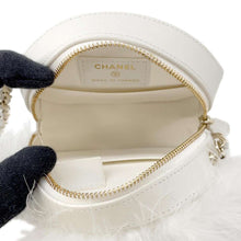 将图像加载到图库查看器中，CHANEL Round Chain Shoulder Bag White Fur Lambskin
