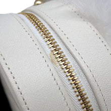 将图像加载到图库查看器中，CHANEL Round Chain Shoulder Bag White Fur Lambskin
