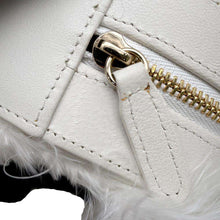 将图像加载到图库查看器中，CHANEL Round Chain Shoulder Bag White Fur Lambskin
