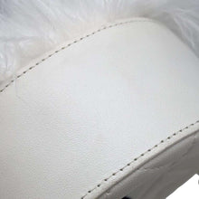 将图像加载到图库查看器中，CHANEL Round Chain Shoulder Bag White Fur Lambskin
