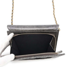 将图像加载到图库查看器中，CHANEL CC Logo Turnlock ChainShoulder Bag Silver/Black Leather
