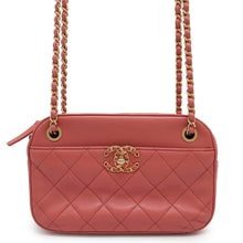 将图像加载到图库查看器中，CHANEL Matelasse Camera Shoulder Bag Pink Lambskin
