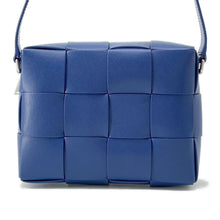 将图像加载到图库查看器中，Bottega Veneta INTRECCIATO Cassette Shoulder Bag Blue Leather
