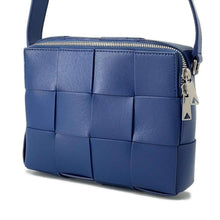 将图像加载到图库查看器中，Bottega Veneta INTRECCIATO Cassette Shoulder Bag Blue Leather
