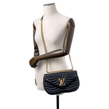 Load image into Gallery viewer, LOUIS VUITTON New Wave ChainBag NoirM51498 Calf Leather Size MM
