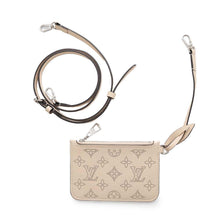 Load image into Gallery viewer, LOUIS VUITTON Blossom claimM21909 Monogram Mahina Size PM
