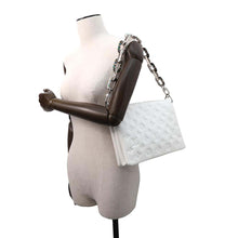 将图像加载到图库查看器中，LOUIS VUITTON LV × YK Coussin WhiteM21619 Lambskin Size PM
