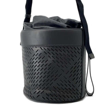 将图像加载到图库查看器中，Bottega Veneta Drawstring Bucket Shoulder Black Leather
