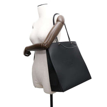 Load image into Gallery viewer, FENDI Shopping bag Black7VA513 Leather Size Medium
