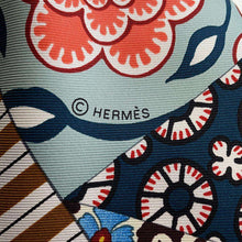 将图像加载到图库查看器中，HERMES Carre L&#39;Art du Sarasa Size 90 White/Viu Rose/MulticolorH003273S Silk100%
