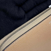 将图像加载到图库查看器中，CELINE Long wallet Beige105003AFE Leather
