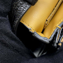 将图像加载到图库查看器中，BURBERRY Shoulder wallet Black Leather
