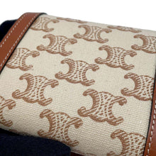 将图像加载到图库查看器中，CELINE Triomphe Small Flap Wallet Brown/Beige10D782FCW.01BC Canvas/Leather
