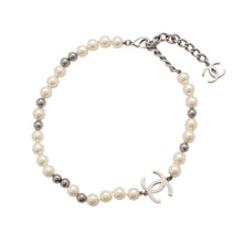 将图像加载到图库查看器中，CHANEL CC Logo PearlNecklace Silver Metal Faux Pearl
