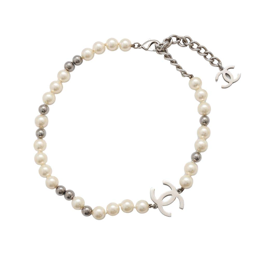 CHANEL CC Logo PearlNecklace Silver Metal Faux Pearl