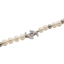 将图像加载到图库查看器中，CHANEL CC Logo PearlNecklace Silver Metal Faux Pearl
