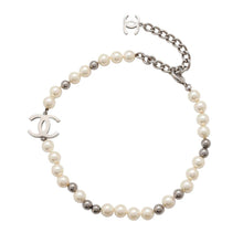 将图像加载到图库查看器中，CHANEL CC Logo PearlNecklace Silver Metal Faux Pearl
