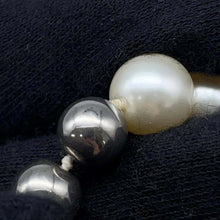 将图像加载到图库查看器中，CHANEL CC Logo PearlNecklace Silver Metal Faux Pearl
