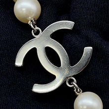 将图像加载到图库查看器中，CHANEL CC Logo PearlNecklace Silver Metal Faux Pearl
