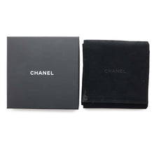 将图像加载到图库查看器中，CHANEL CC Logo PearlNecklace Silver Metal Faux Pearl
