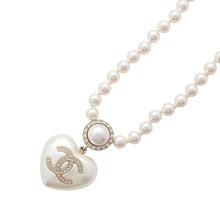 将图像加载到图库查看器中，CHANEL CC Logo Heart Necklace WhiteAB7012 Metal Rhinestone Faux Pearl
