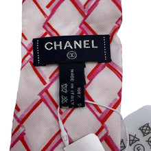 将图像加载到图库查看器中，CHANEL CC Logo Scarf White/Red/Pink Silk100%
