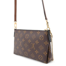 将图像加载到图库查看器中，LOUIS VUITTON Pallas Clutch NoirM41639 Monogram
