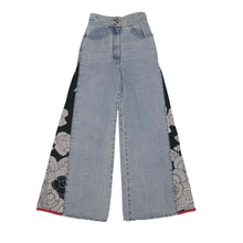 Load image into Gallery viewer, CHANEL Camellia wide denim pants Size 34 Light Blue/Black/WhiteP70188 Cotton100%
